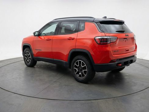 Used 2025 Jeep Compass Trailhawk image 6