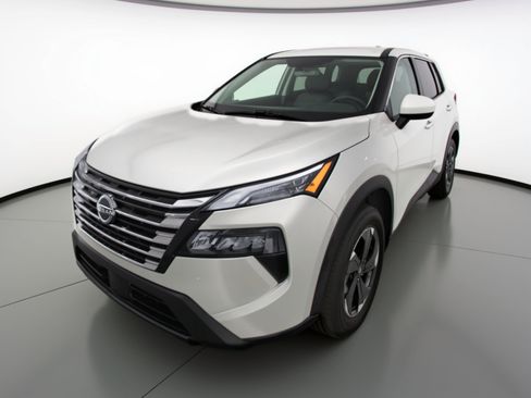 Used 2025 Nissan Rogue SV image 3