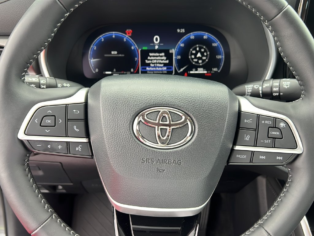 Used 2025 Toyota Highlander Limited FWD image 19