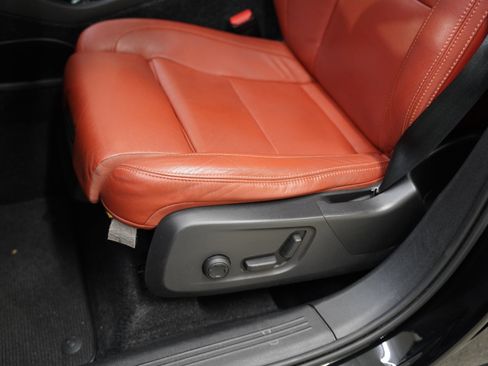 Used 2019 Volvo XC40 T5 Inscription image 25