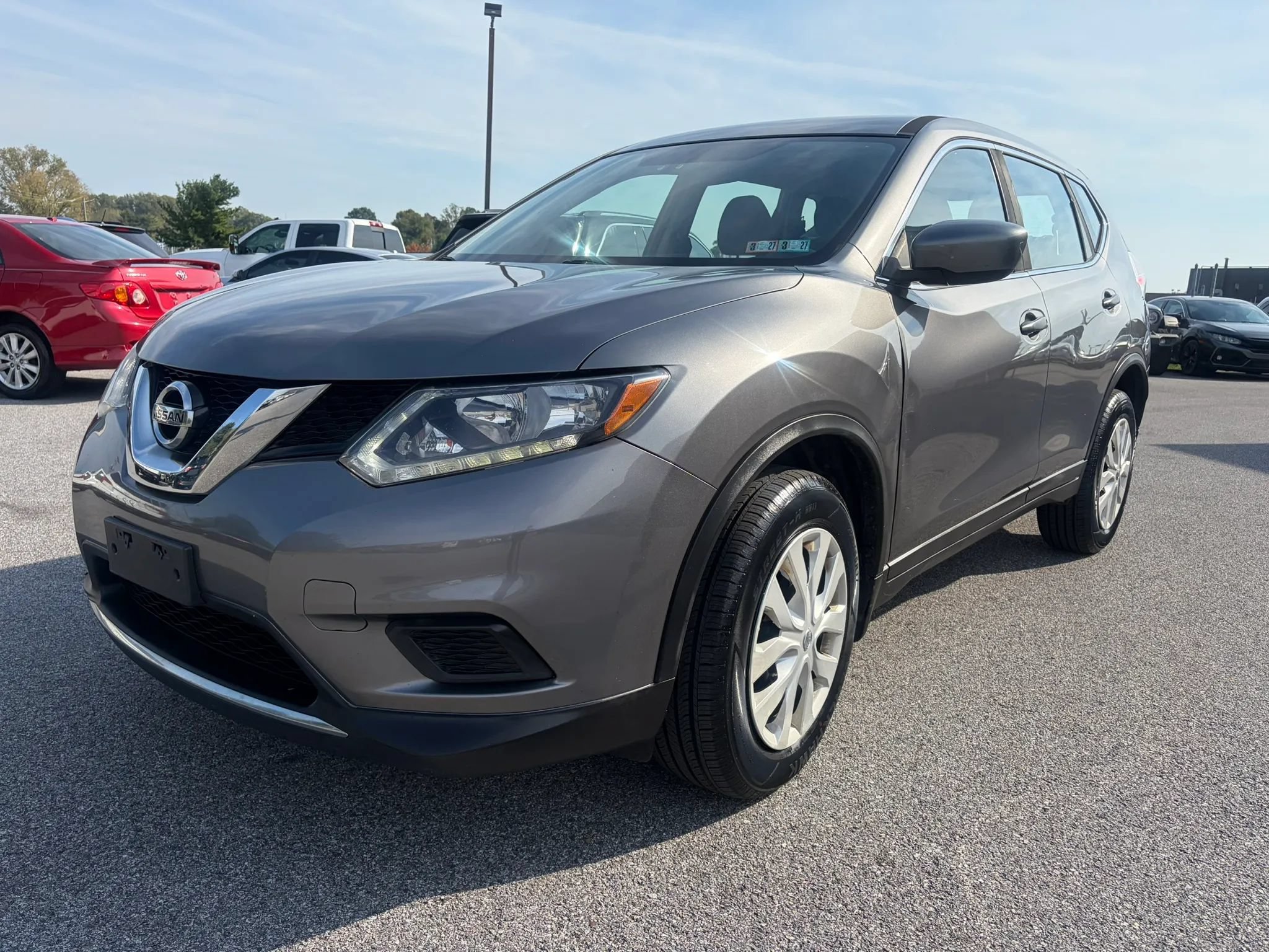 Used 2016 Nissan Rogue S AWD/4WD image 3