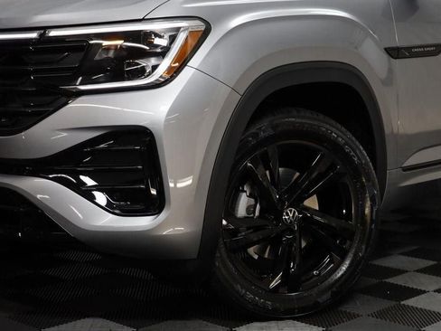 New 2026 Volkswagen Atlas Cross Sport SEL R-Line AWD/4WD image 4