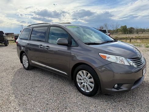 Used 2017 Toyota Sienna XLE w/ XLE Navigation Package AWD/4WD image 1