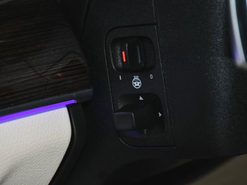 Used 2025 Mercedes-Benz GLE 450e 4MATIC w/ AMG Line Exterior image 24