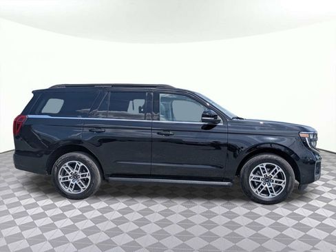 Used 2025 Ford Expedition Active AWD/4WD image 2