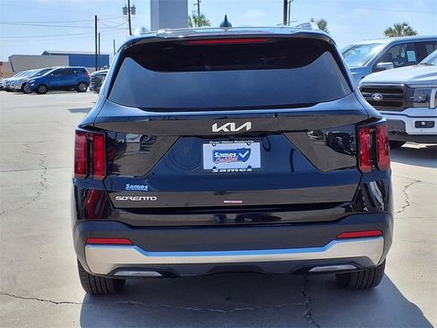 Certified 2025 Kia Sorento S image 6