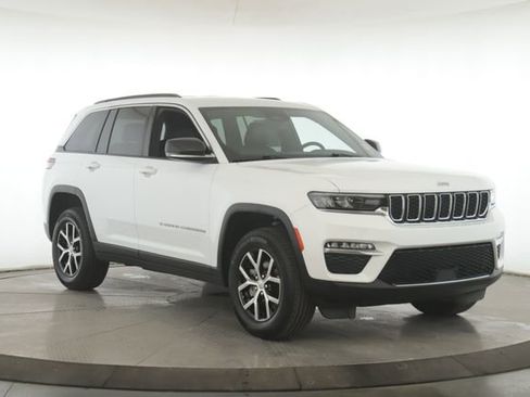 Used 2025 Jeep Grand Cherokee Limited image 2