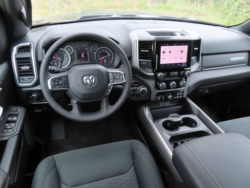 Certified 2025 RAM 1500 Big Horn AWD/4WD image 4