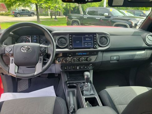 Used 2023 Toyota Tacoma TRD Off-Road w/ Technology Package AWD/4WD image 16