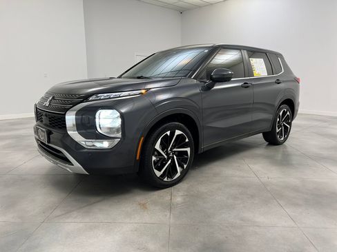 Used 2024 Mitsubishi Outlander SE AWD/4WD image 3