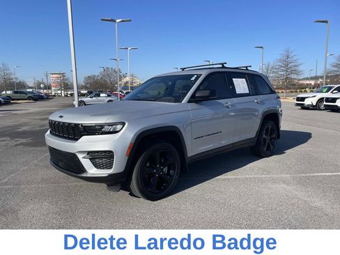 Used 2024 Jeep Grand Cherokee Altitude image 12