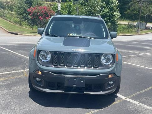 Used 2018 Jeep Renegade Latitude FWD image 3