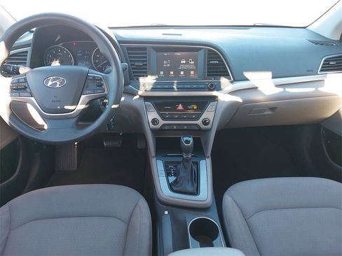 Used 2017 Hyundai Elantra SE image 9