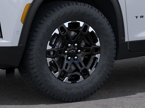 New 2027 Chevrolet Traverse Z71 w/ Enhanced Driving Package AWD/4WD image 9