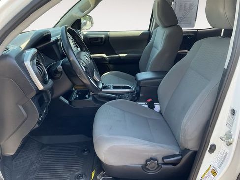 Used 2018 Toyota Tacoma SR5 RWD image 10