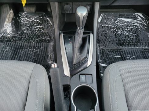 Used 2014 Toyota Corolla LE FWD image 31
