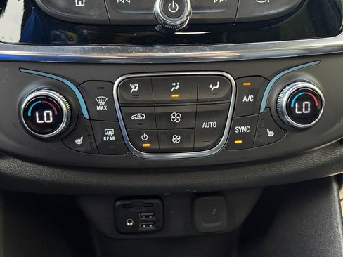 Used 2023 Chevrolet Traverse RS AWD/4WD image 25