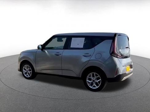 Used 2025 Kia Soul LX w/ LX Technology Package FWD image 10