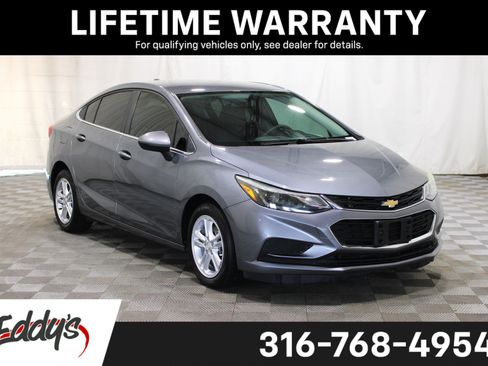 Used 2018 Chevrolet Cruze LT FWD image 1