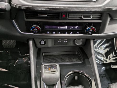 Used 2024 Nissan Rogue SV image 30