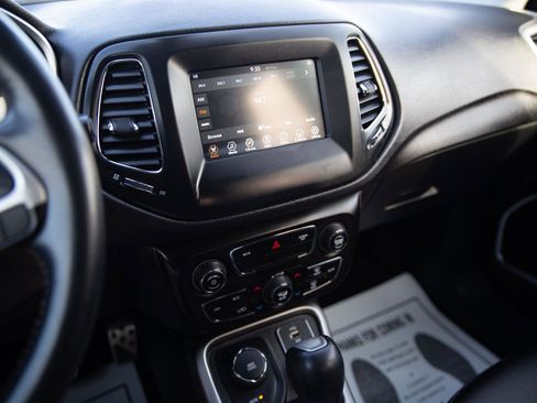 Used 2018 Jeep Compass Latitude w/ Popular Equipment Group image 12