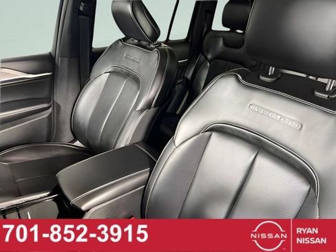 Used 2024 Jeep Grand Cherokee Overland image 27