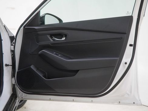 Used 2025 Honda Accord Sport image 36