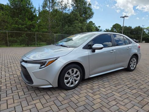 Certified 2025 Toyota Corolla LE FWD image 3