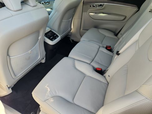 Certified 2025 Volvo XC90 B6 Plus w/ Protection Package Premier image 40