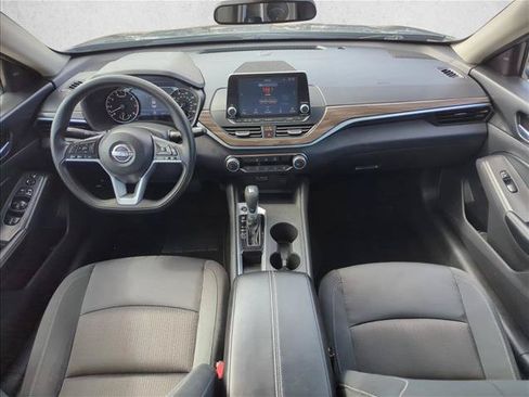 Used 2025 Nissan Altima 2.5 SV FWD image 17