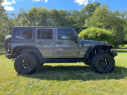 Used 2014 Jeep Wrangler Unlimited Rubicon w/ Connectivity Group AWD/4WD image 22