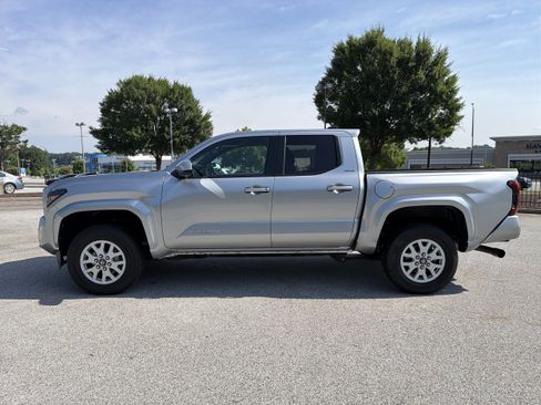Certified 2024 Toyota Tacoma SR5 AWD/4WD image 25