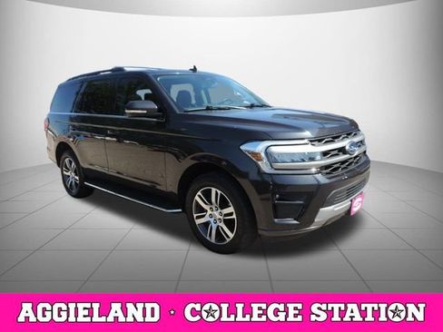 Used 2023 Ford Expedition XLT RWD image 3