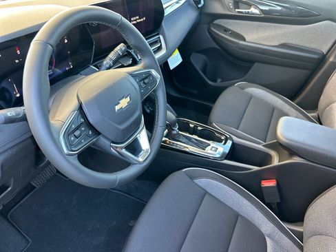 Used 2026 Chevrolet TrailBlazer LT w/ LT Cold Weather Package FWD image 10