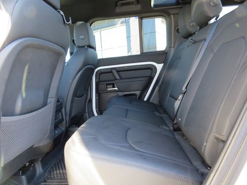 Used 2025 Land Rover Defender 110 X-Dynamic SE image 13