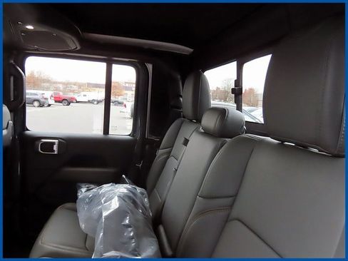 New 2026 Jeep Gladiator Mojave image 11