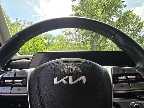 Used 2024 Kia Telluride LX FWD image 25