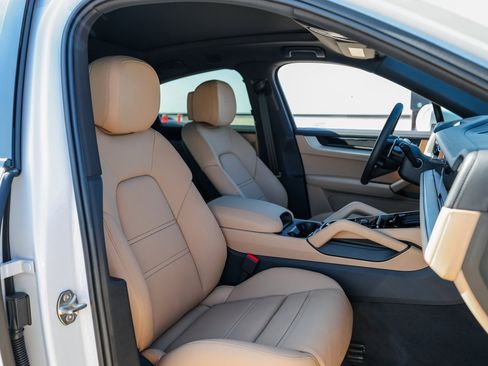 New 2025 Porsche Cayenne E-Hybrid Coupe image 28