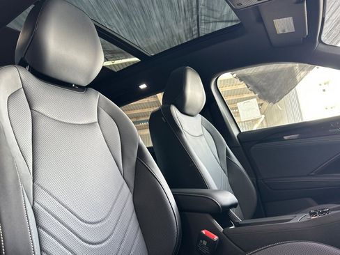 New 2026 Volkswagen Tiguan SE R-Line FWD image 15