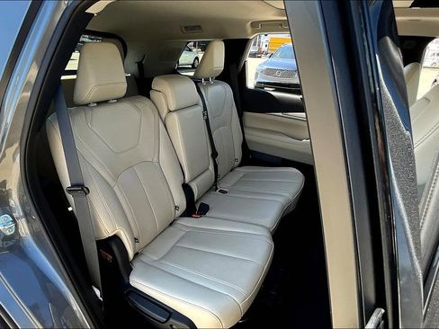 Certified 2025 INFINITI QX60 Luxe image 36