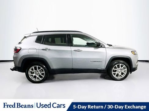 Used 2023 Jeep Compass Latitude AWD/4WD image 9