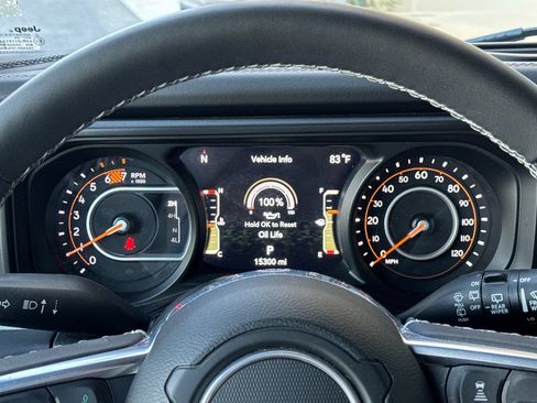 Used 2025 Jeep Wrangler Unlimited Sahara AWD/4WD image 25