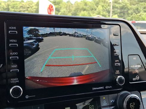 Used 2020 Toyota Highlander LE AWD/4WD image 23