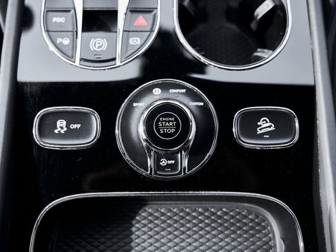 Used 2023 Bentley Bentayga Extended Wheelbase image 70