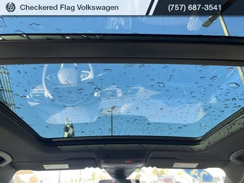 Used 2024 Volkswagen Tiguan SE R-Line image 24