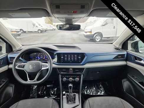 Used 2024 Volkswagen Taos SE image 28