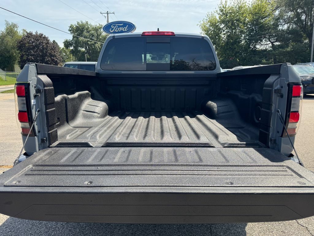 Used 2023 Nissan Frontier PRO-4X w/ Technology Package AWD/4WD image 11