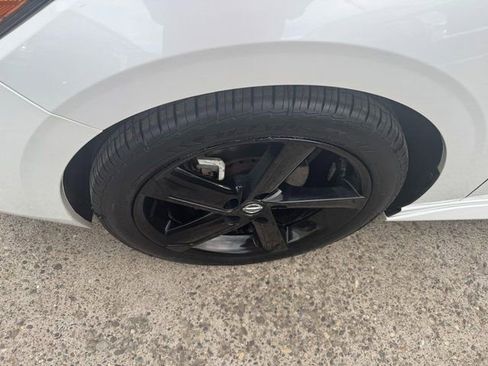 Used 2022 Nissan Sentra SR w/ Midnight Edition image 19