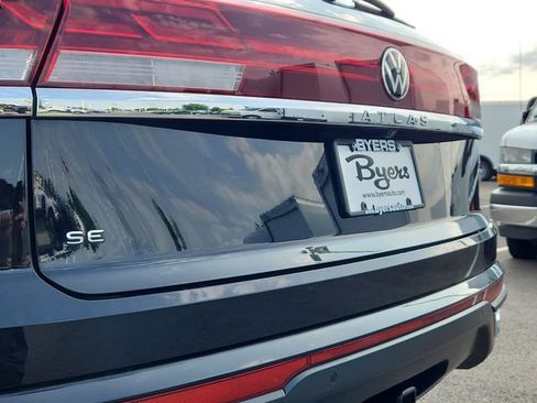 Used 2024 Volkswagen Atlas Cross Sport SE FWD image 14
