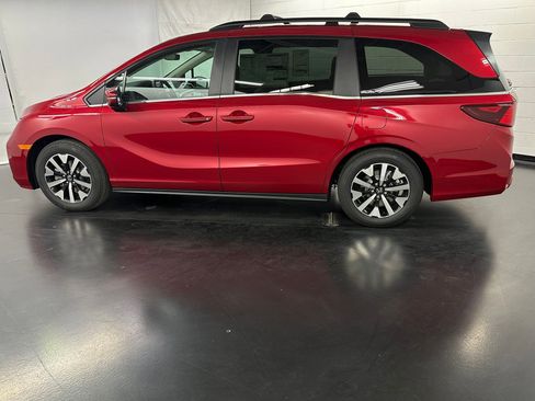 New 2026 Honda Odyssey EX-L image 2